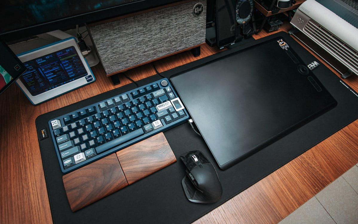The Ultimate Desk Cable Management Guide